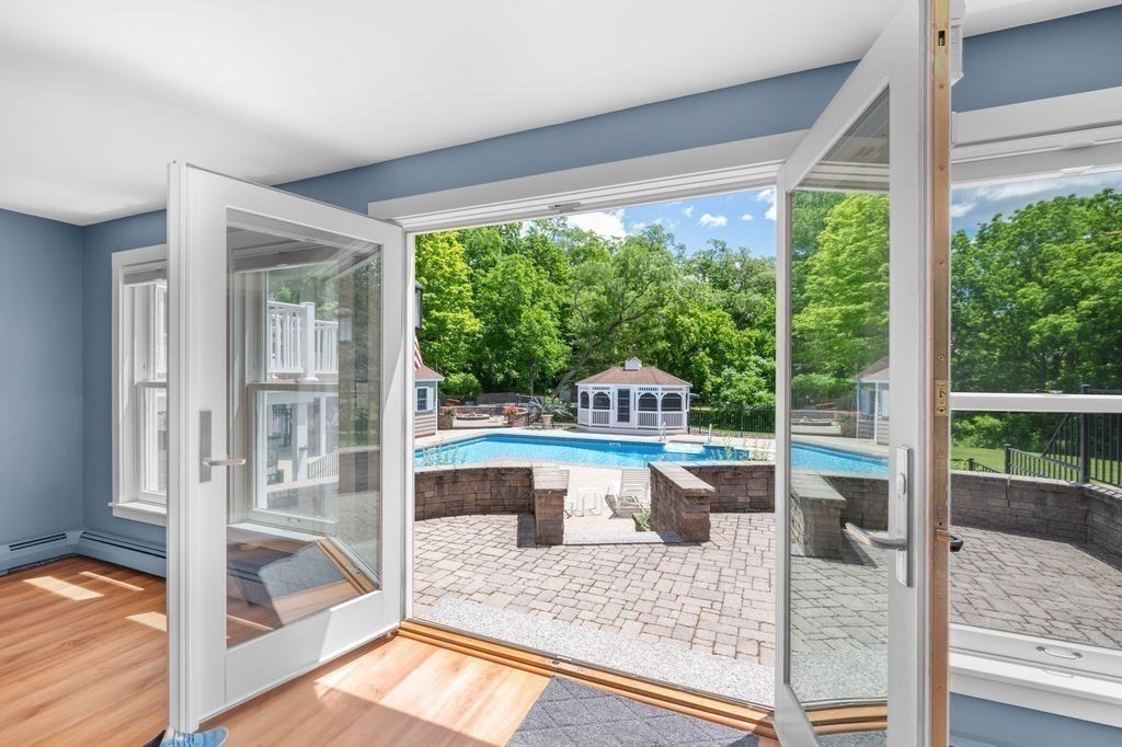 4 Fern Avenue Property Photo 24