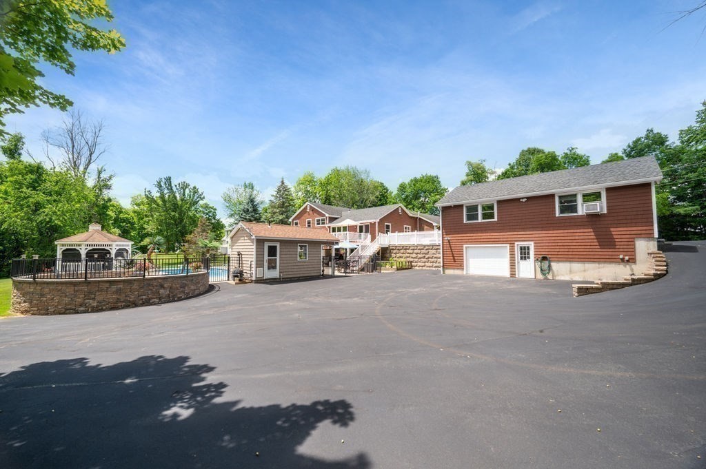 4 Fern Avenue Property Photo 33