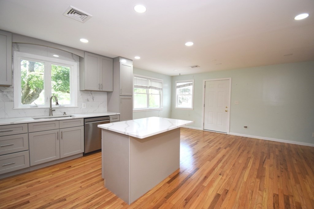 302 Lake Street Property Photo 4