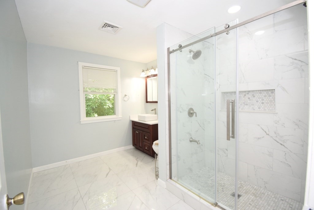 302 Lake Street Property Photo 13