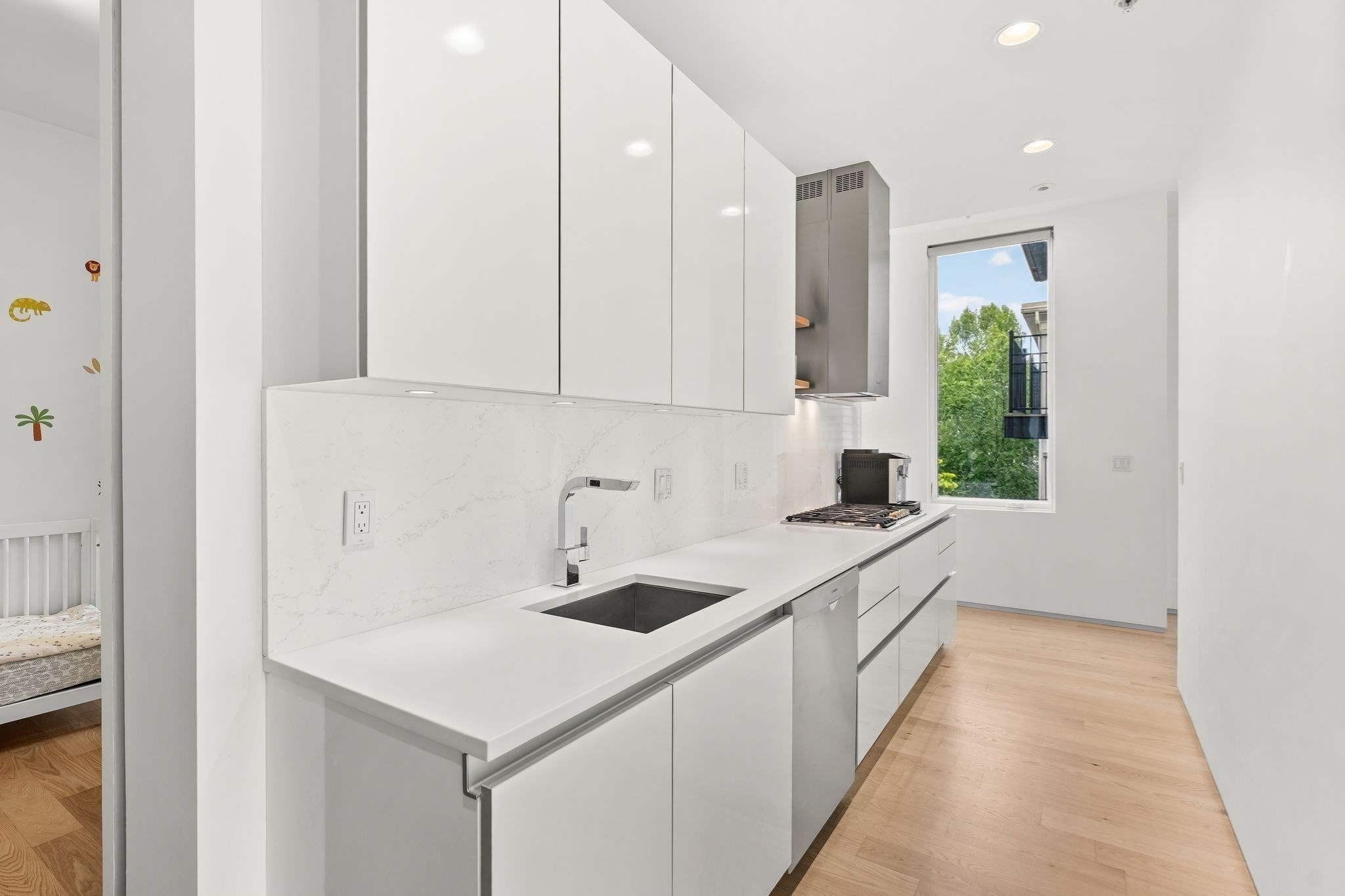 537 E 1st Street # 6 Property Photo 4