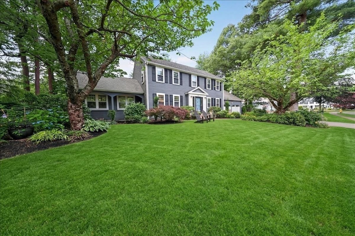6 Blackhorse Ln
