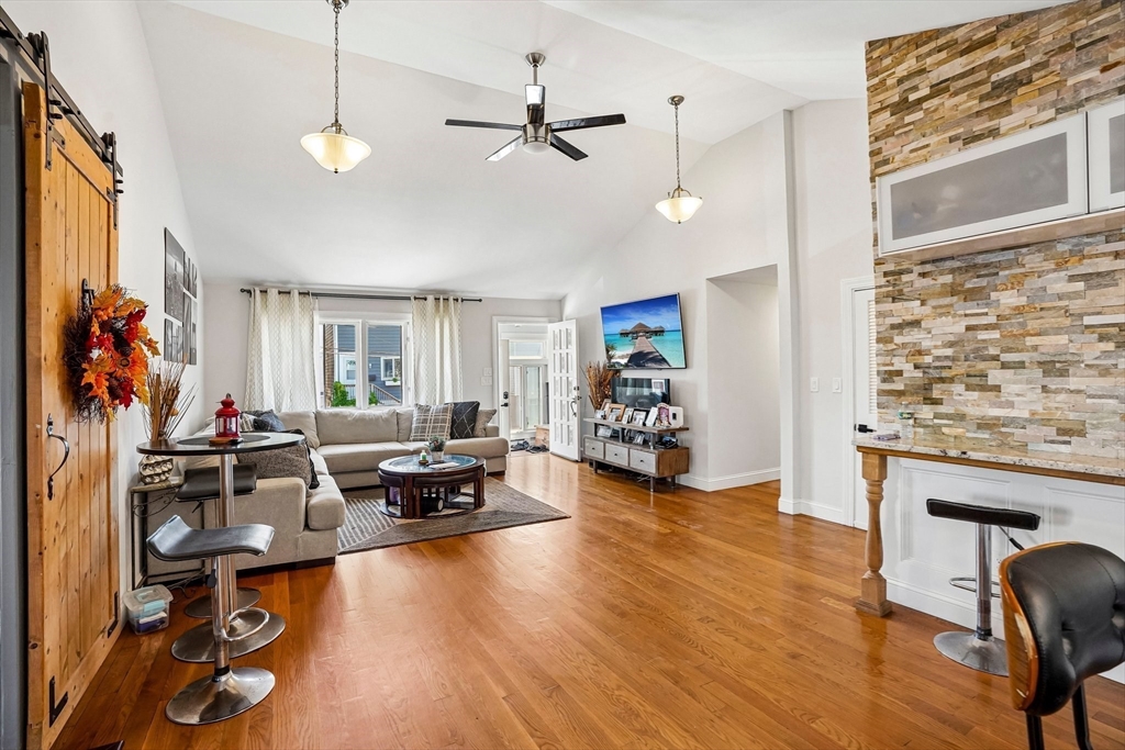109 Broadsound Ave Property Photo 8
