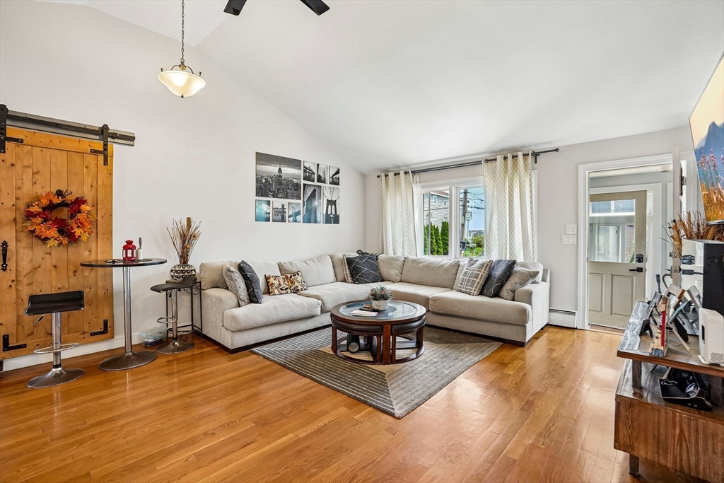 109 Broadsound Ave Property Photo 9