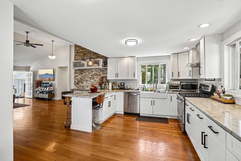 109 Broadsound Ave Property Photo 11