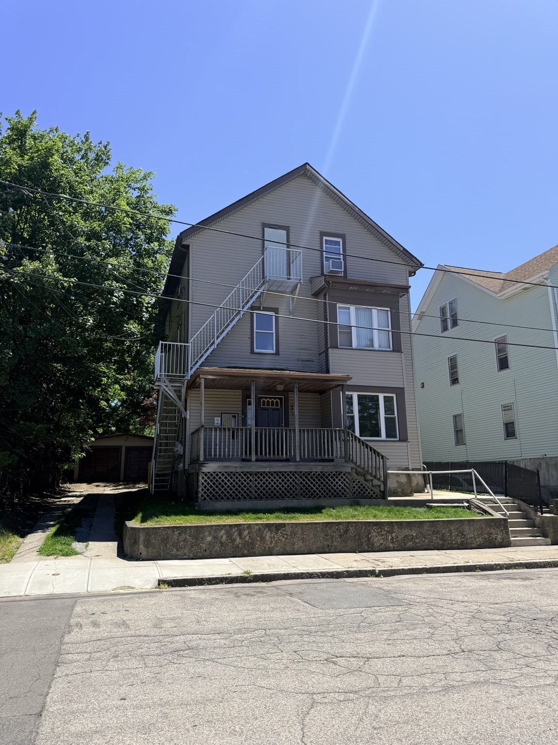 48 Tuttle St Property Photo 2