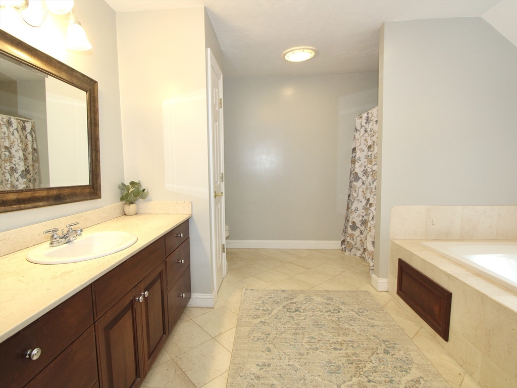 7 Chevy Chase Rd Property Photo 9
