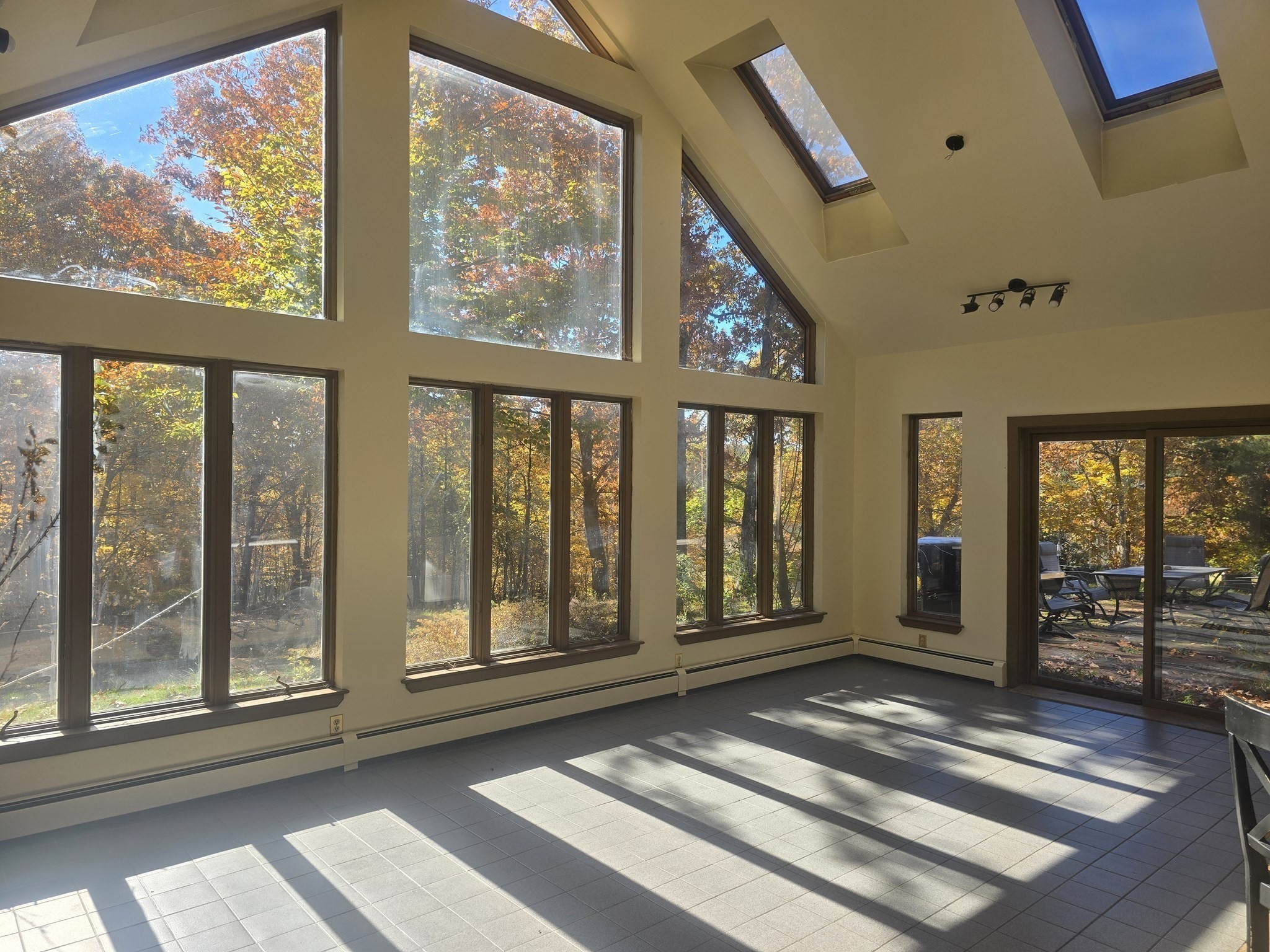 76 Foster Rd Property Photo 1