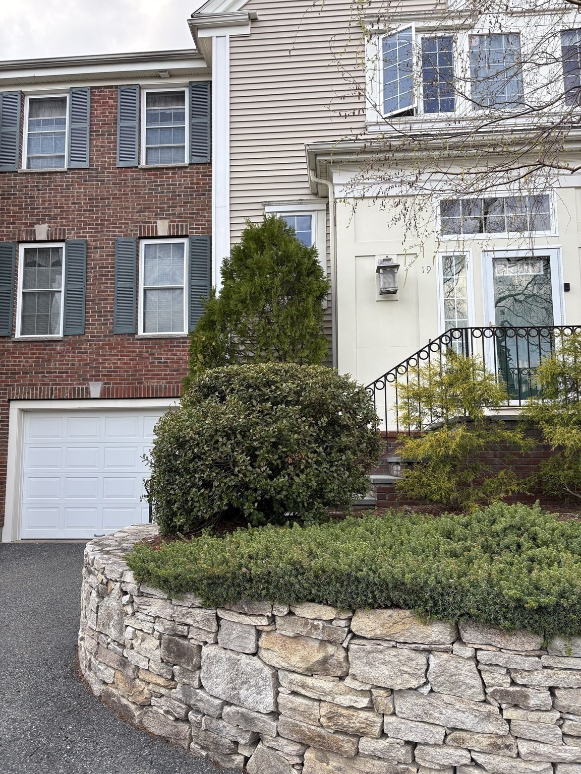 19 Imperial Ct # 19 Property Photo 1