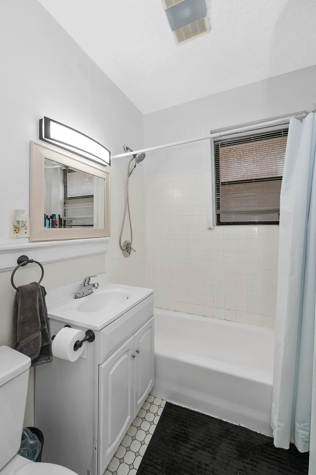 21 Park Vale Ave # 2 Property Photo 22
