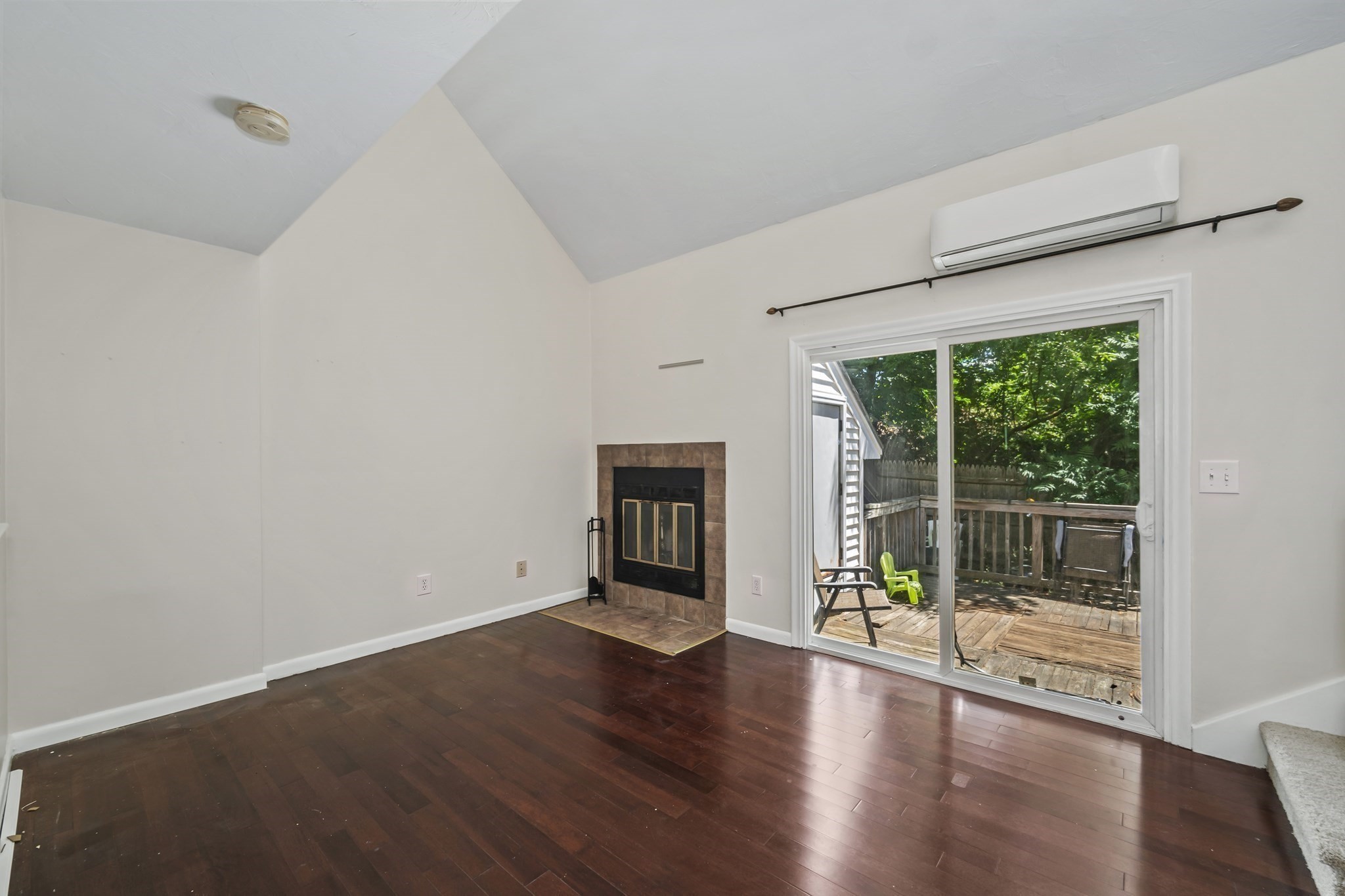 235 Lake St # D Property Photo 3