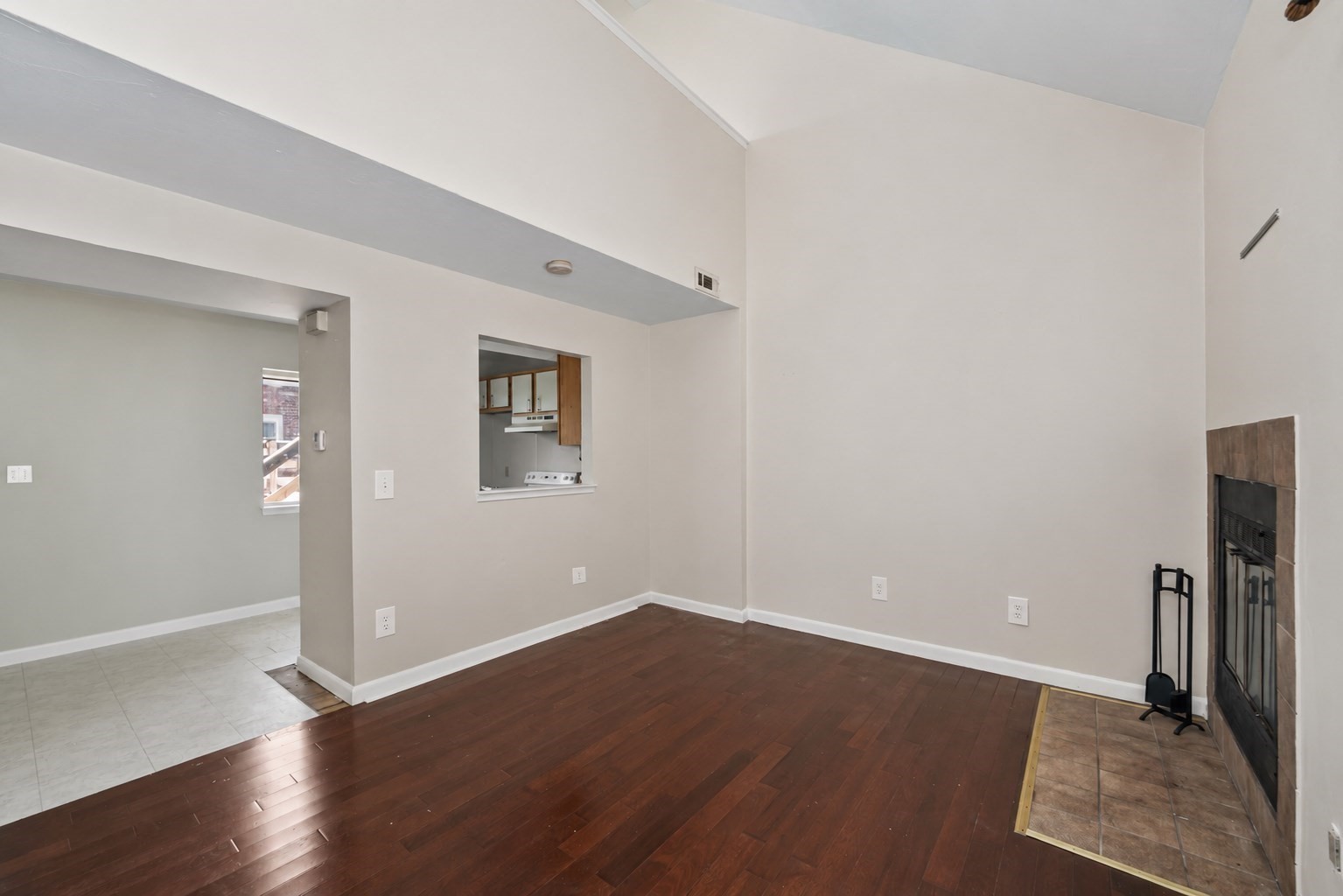 235 Lake St # D Property Photo 4