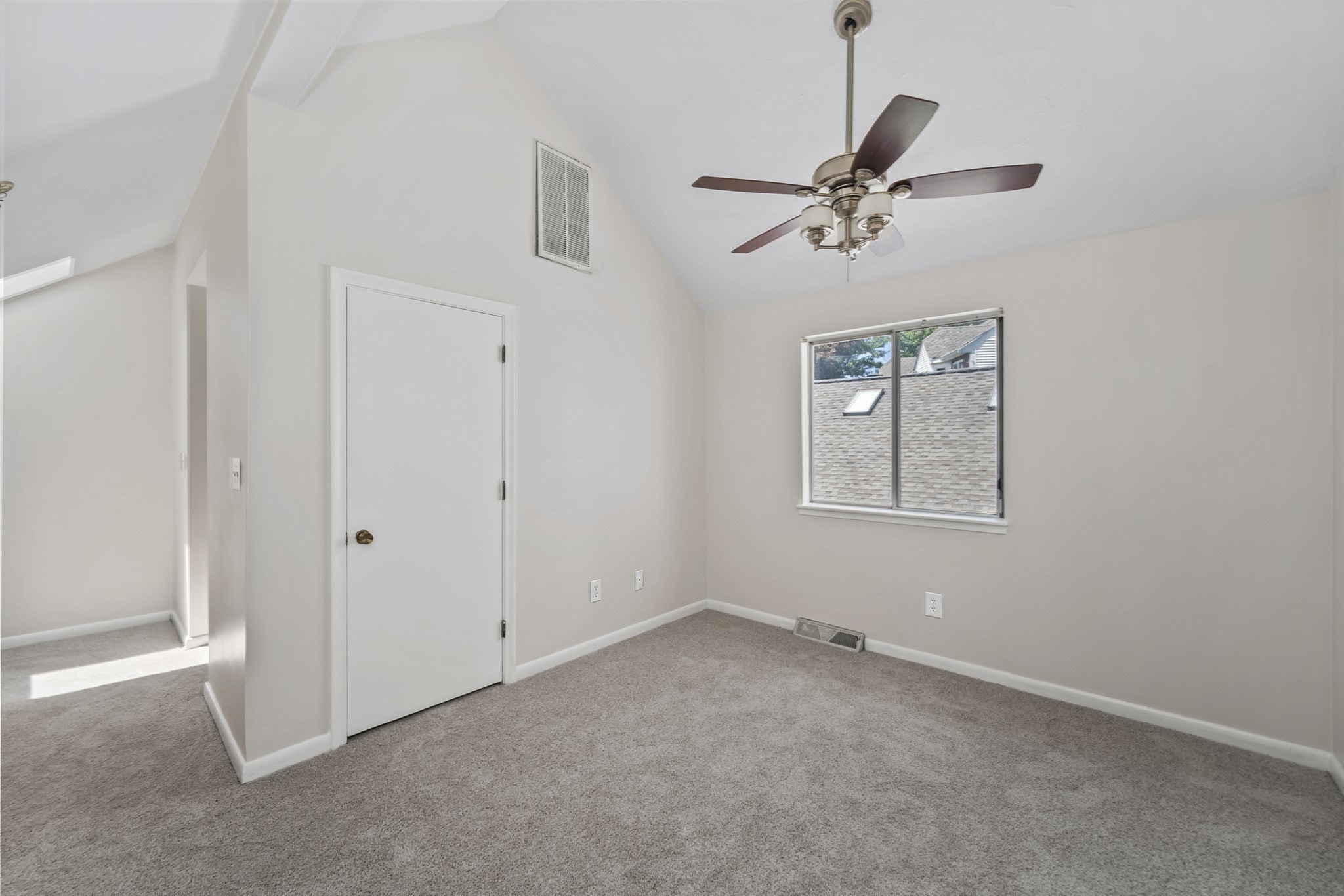 235 Lake St # D Property Photo 9