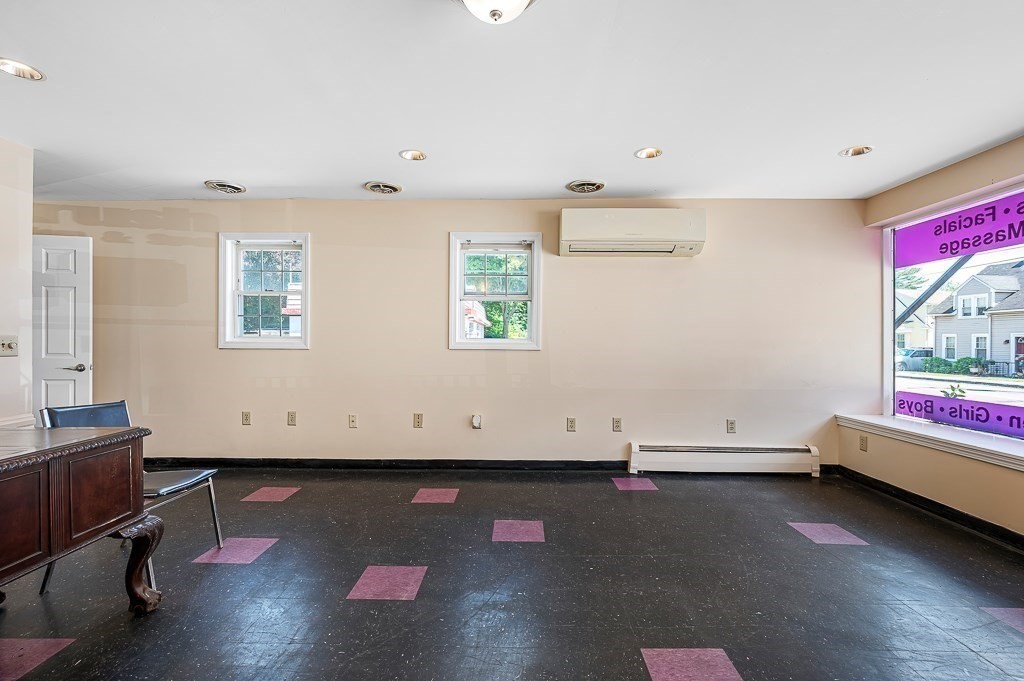 188 Auburn St Property Photo 4