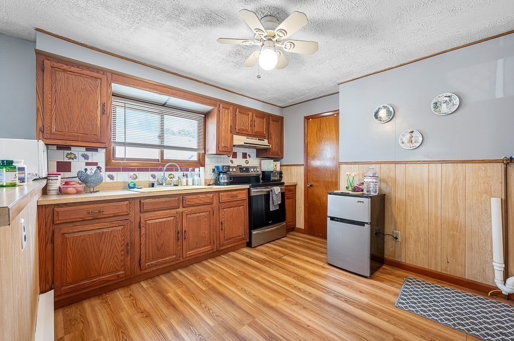 188 Auburn St Property Photo 11