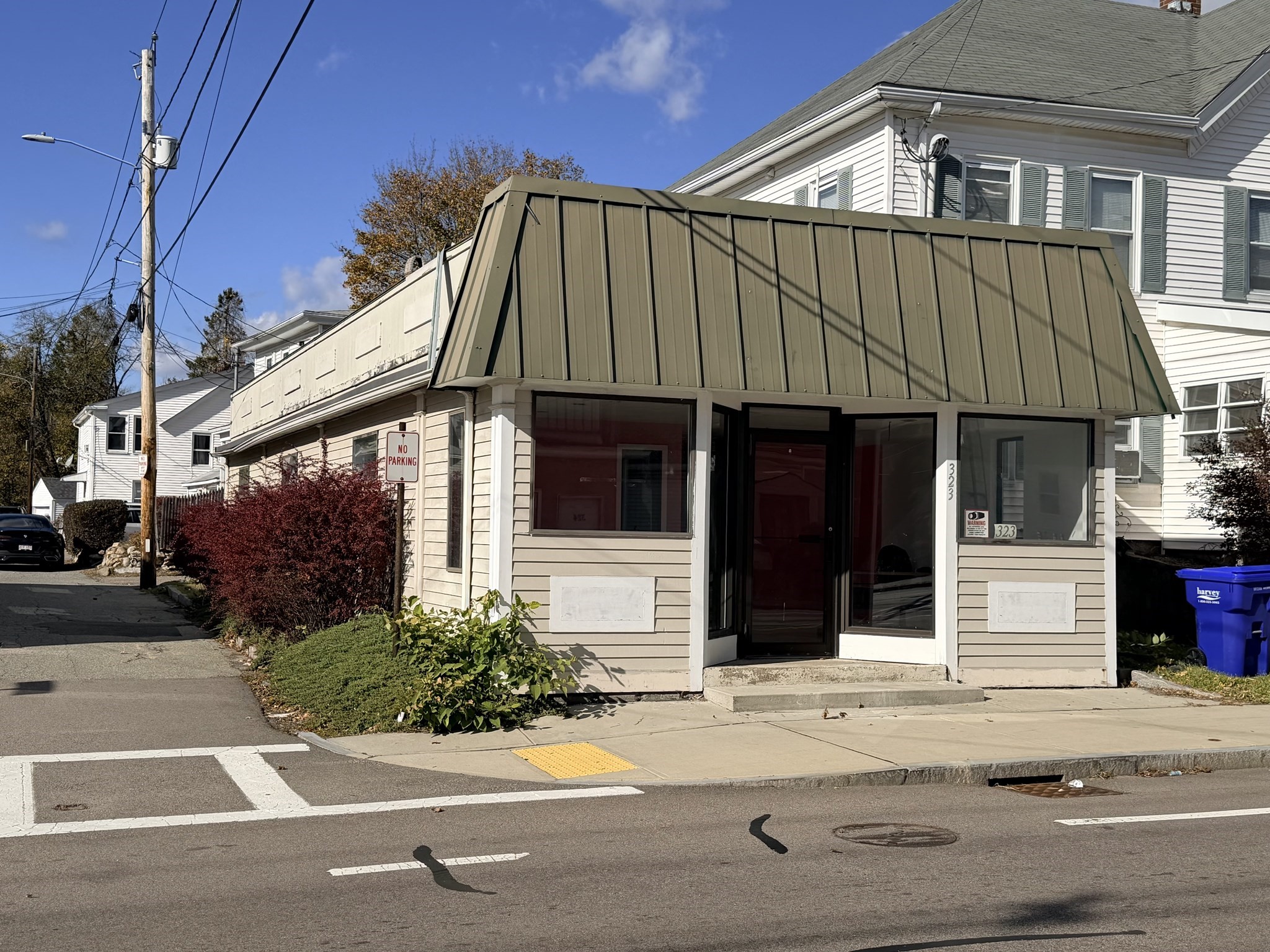 323 Main St Property Photo 1