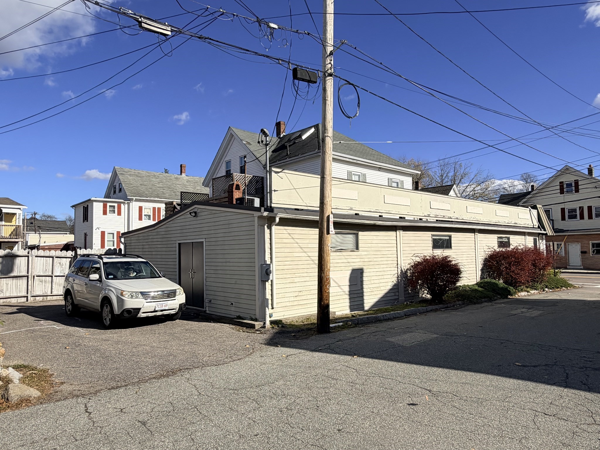323 Main St Property Photo 2
