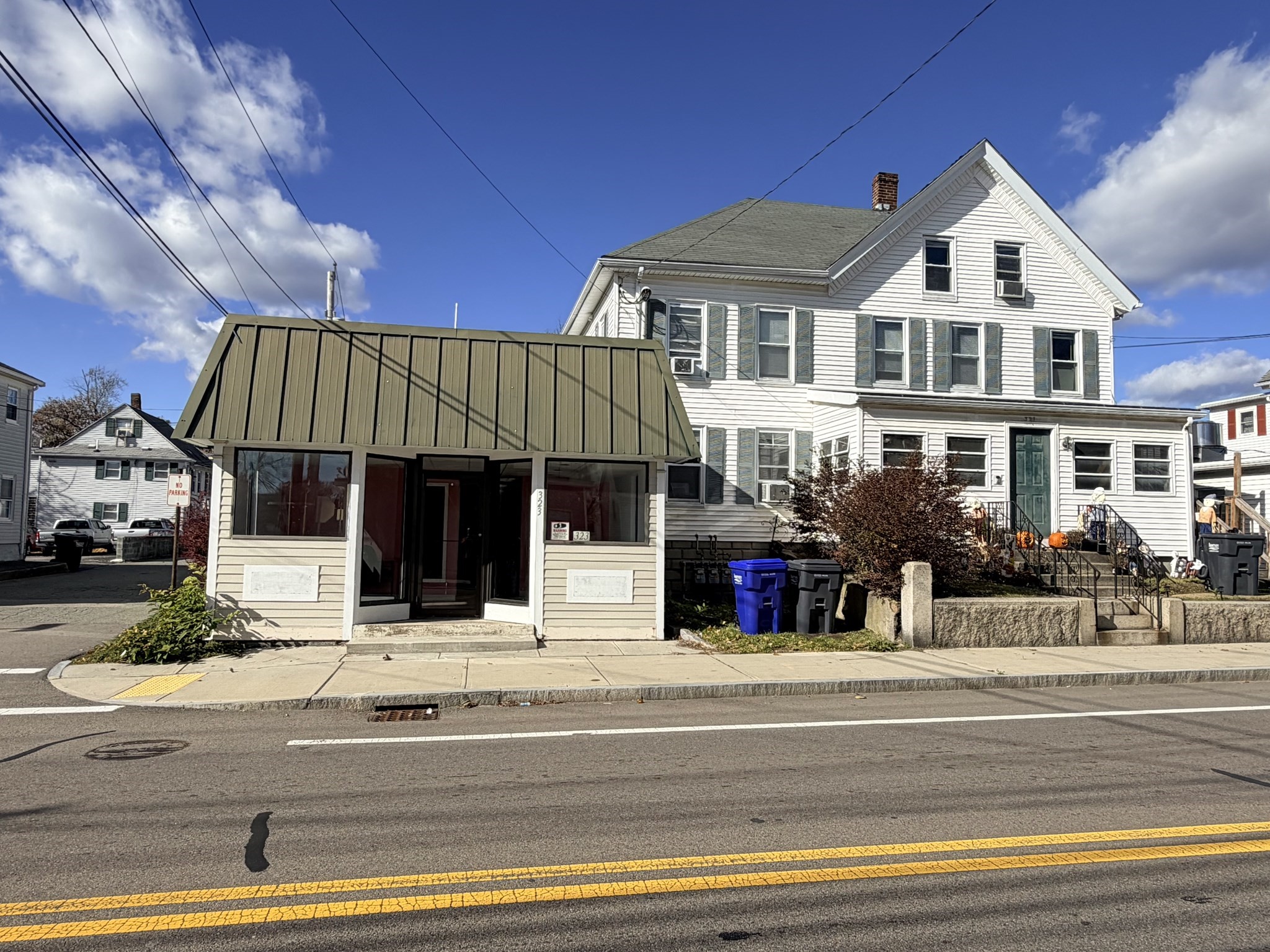 323 Main St Property Photo 3