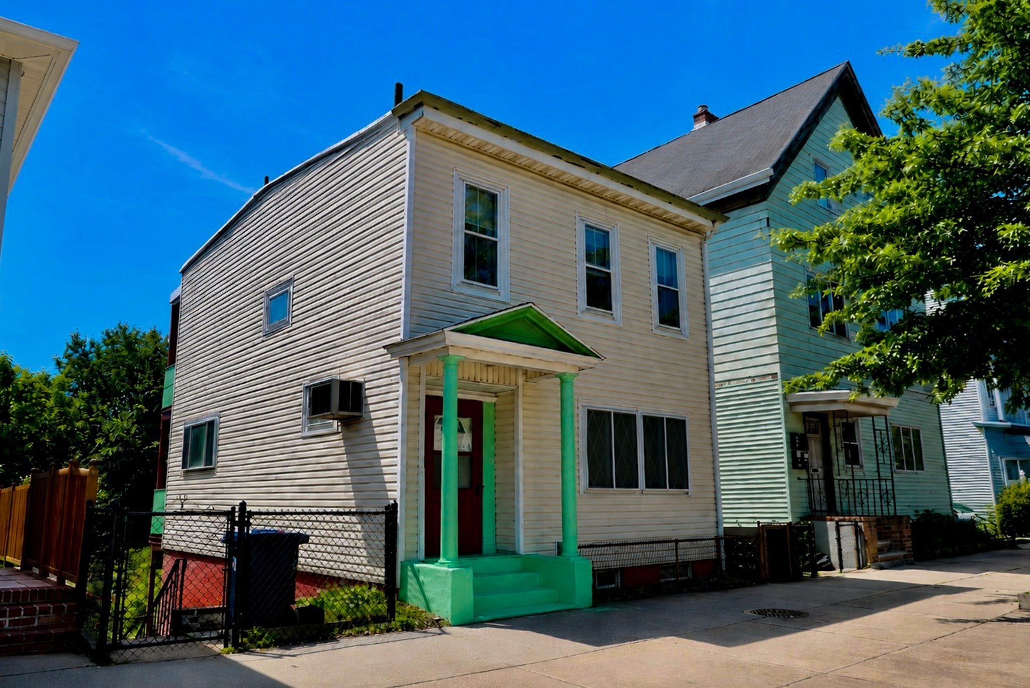 551 Bennington St Property Photo 3