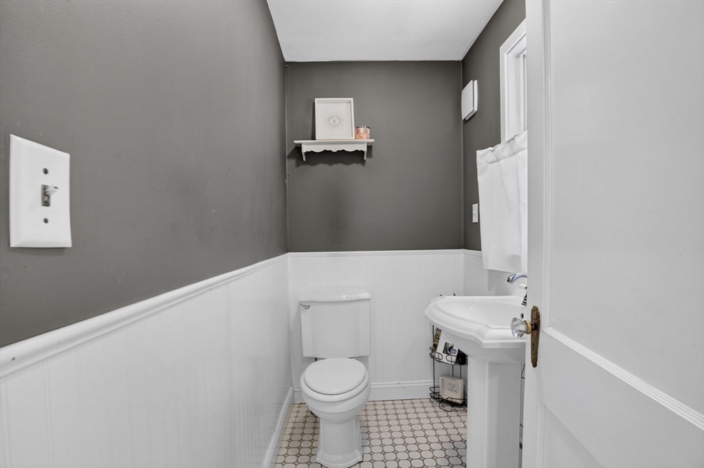 158 Haverhill St Property Photo 11