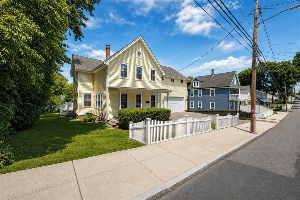 53 Thompson St Property Photo 1