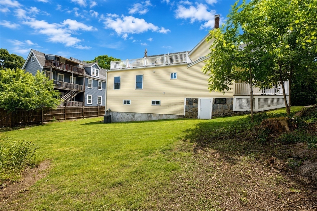 53 Thompson St Property Photo 4