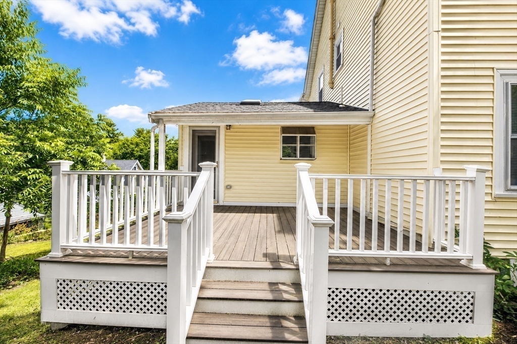 53 Thompson St Property Photo 6