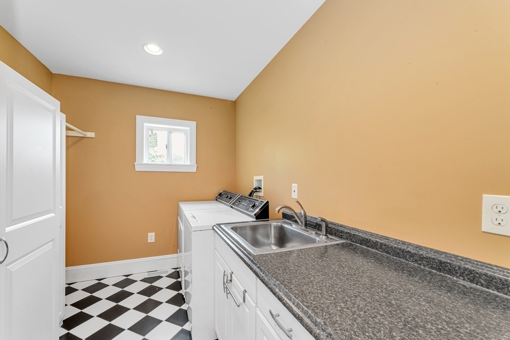 53 Thompson St Property Photo 18