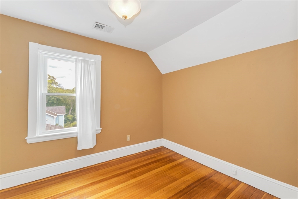 53 Thompson St Property Photo 23