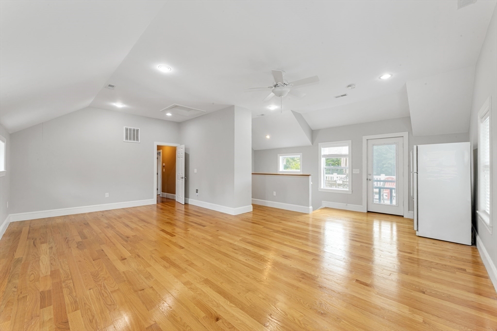 53 Thompson St Property Photo 27