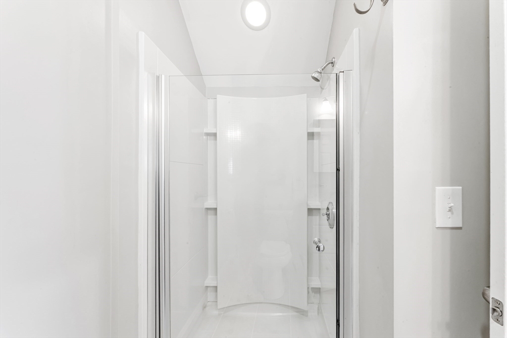53 Thompson St Property Photo 35