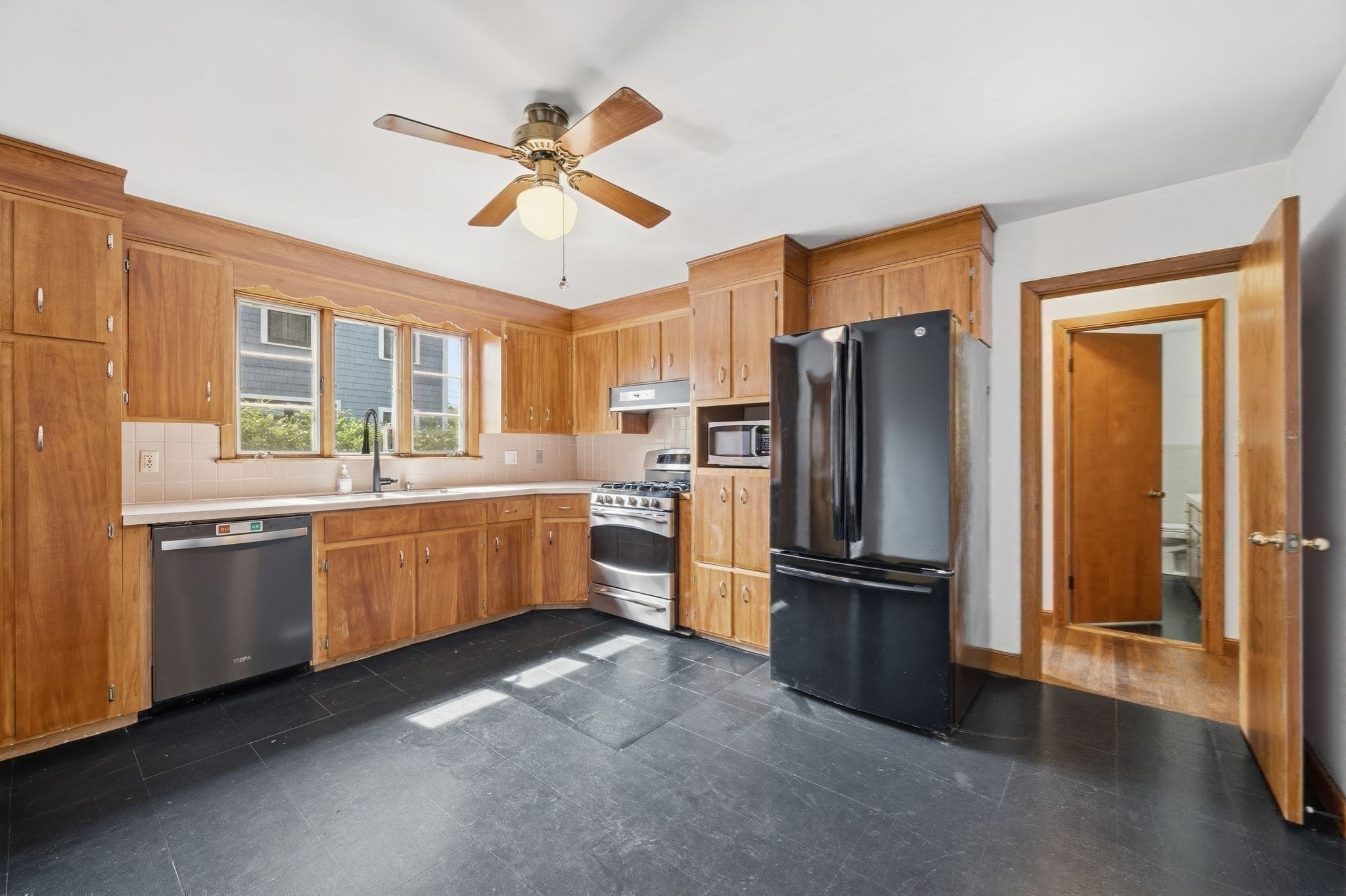 84 Oak Street Property Photo 6