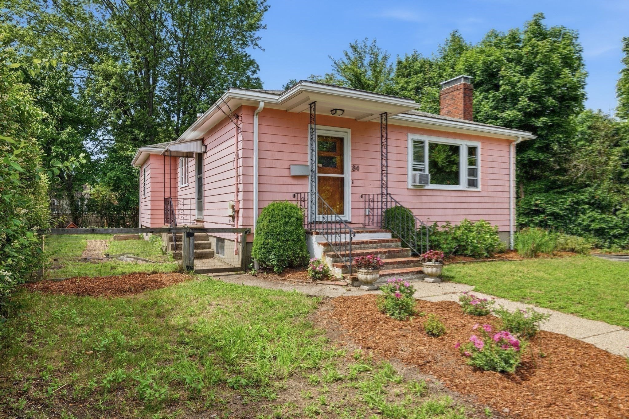84 Oak Street Property Photo 35