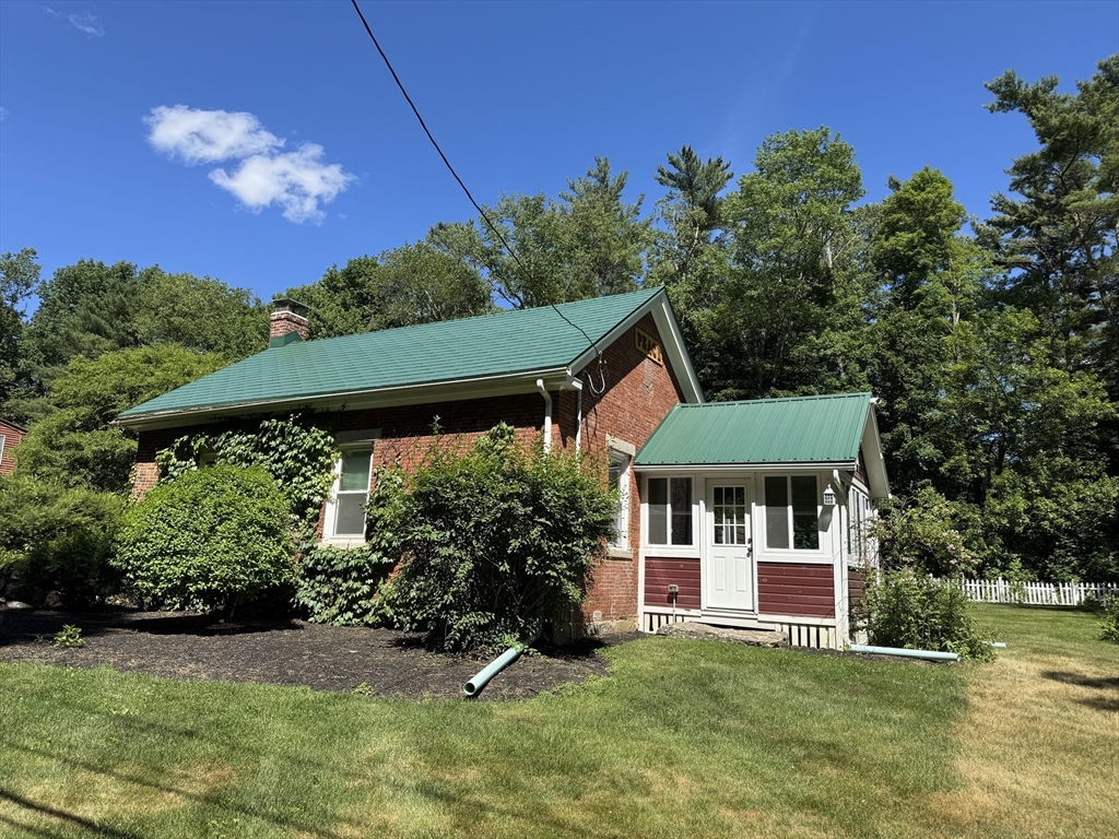 183 West Sturbridge Rd Property Photo 1