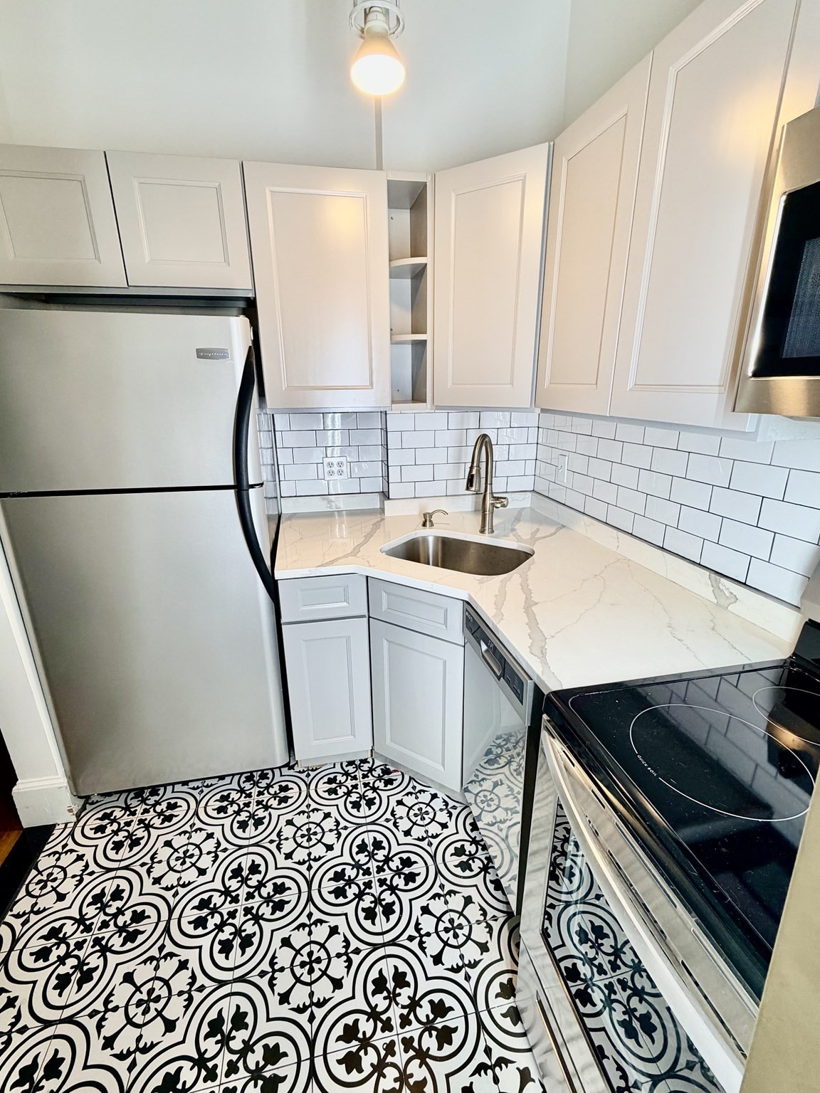 328 Dartmouth St # 8 Property Photo 14