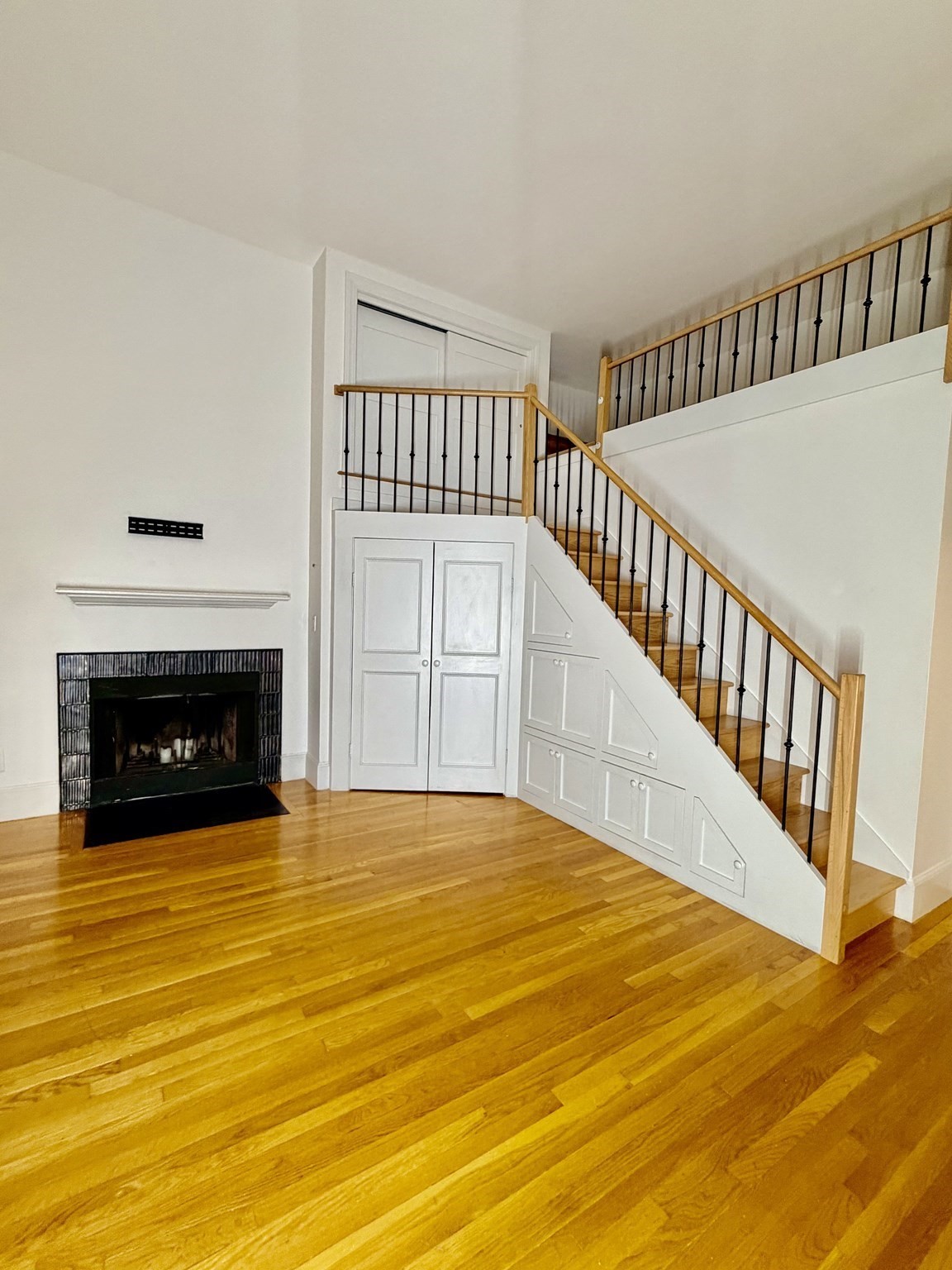 328 Dartmouth St # 8 Property Photo 15