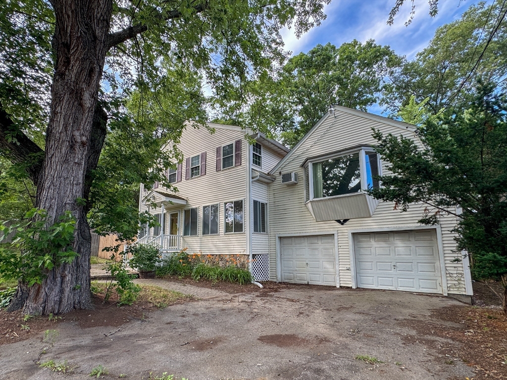 744 Boston Rd Property Photo 1