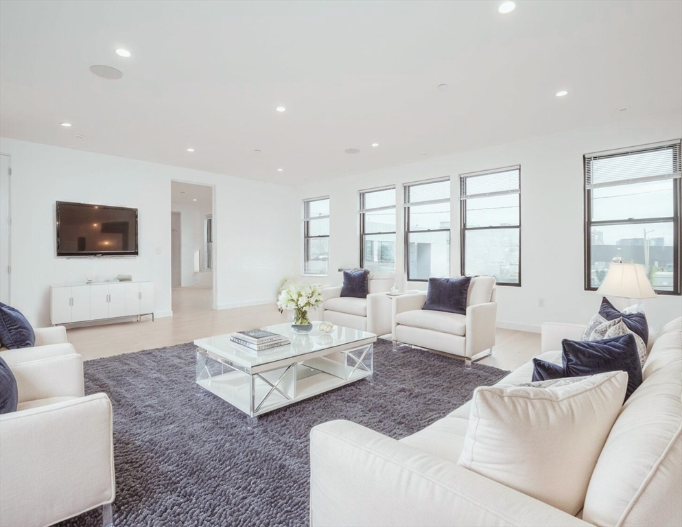 340 West 2nd Street # 9 Property Photo 1