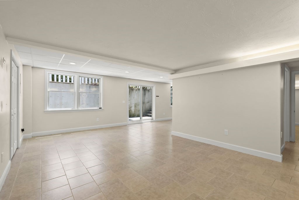 379 Monomoscoy Rd Property Photo 4