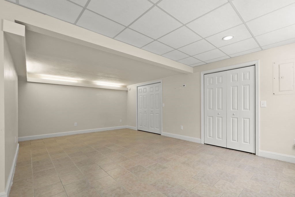 379 Monomoscoy Rd Property Photo 5
