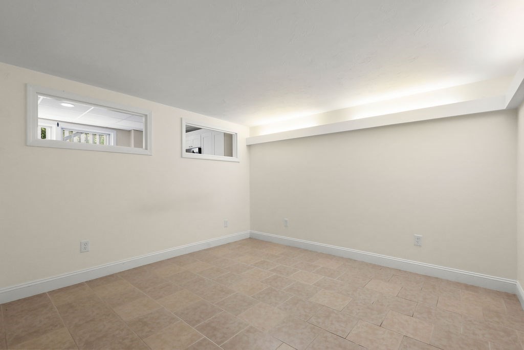 379 Monomoscoy Rd Property Photo 9
