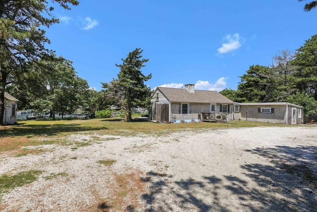 379 Monomoscoy Rd Property Photo 18