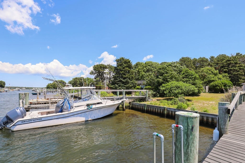 379 Monomoscoy Rd Property Photo 30