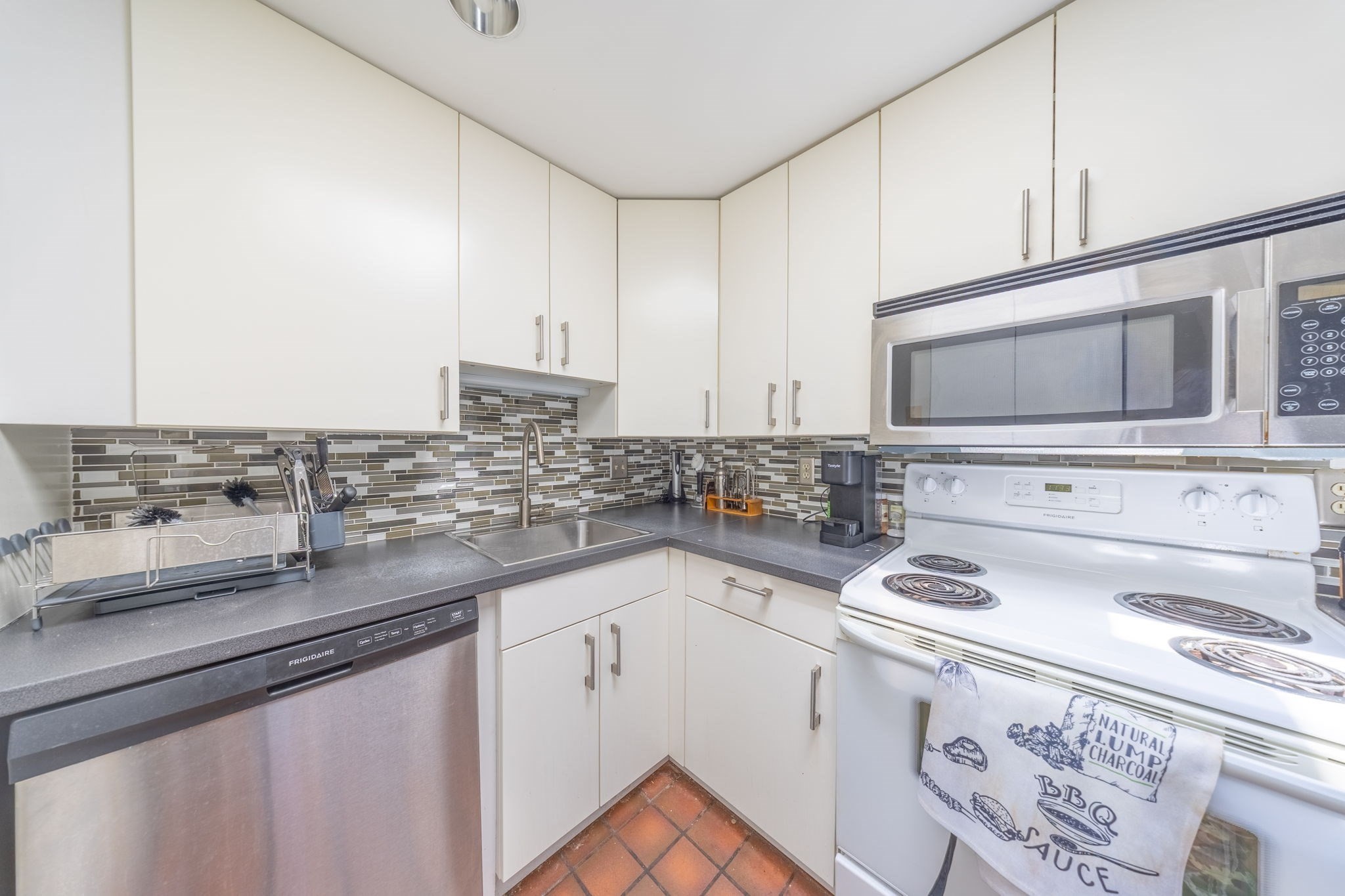 102 Gainsborough St # 402e Property Photo 6