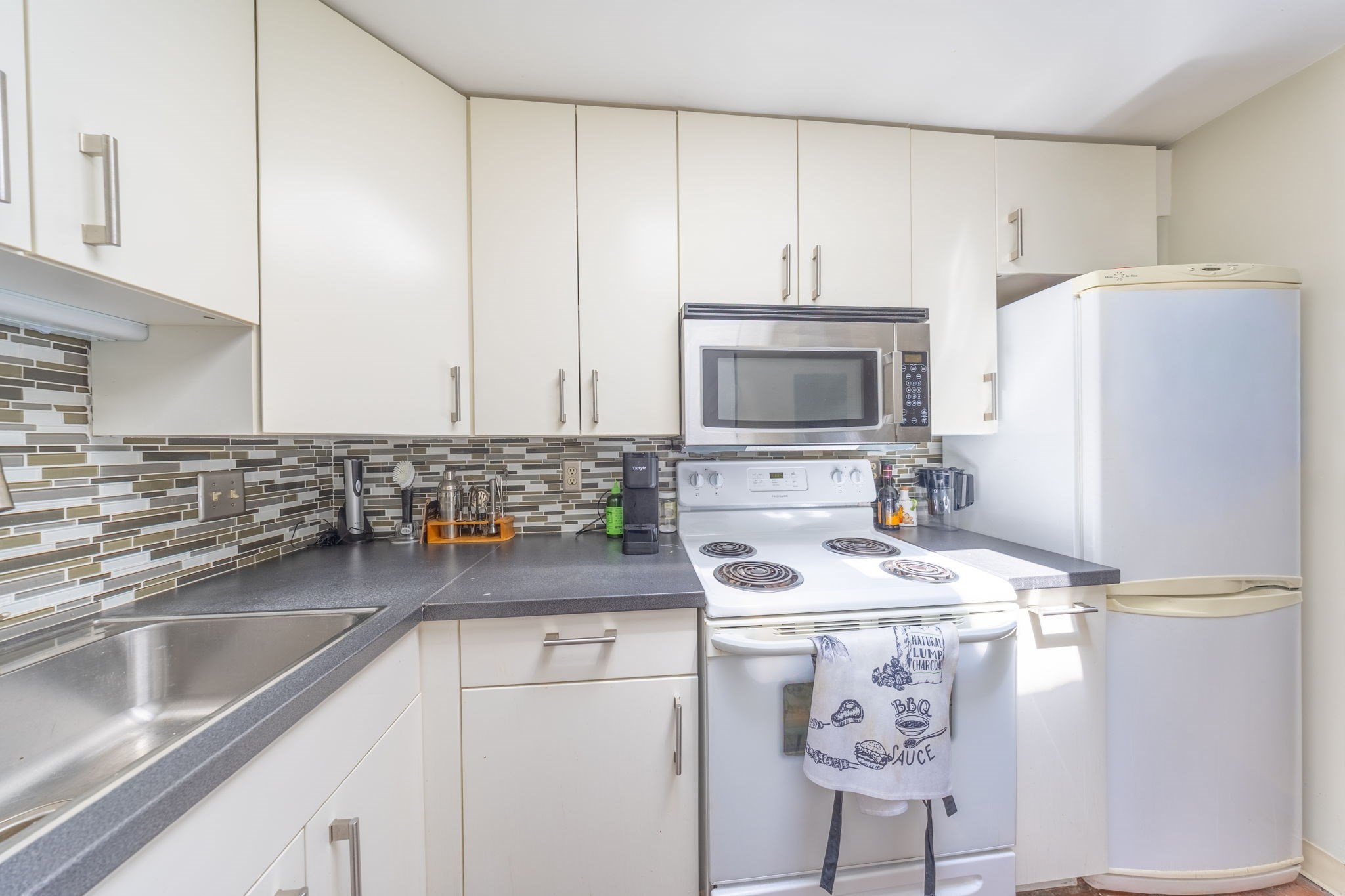 102 Gainsborough St # 402e Property Photo 7