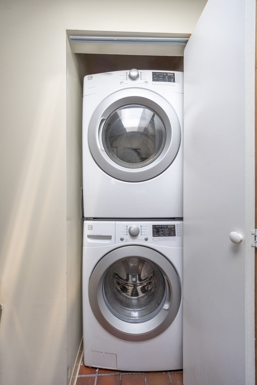 102 Gainsborough St # 402e Property Photo 16