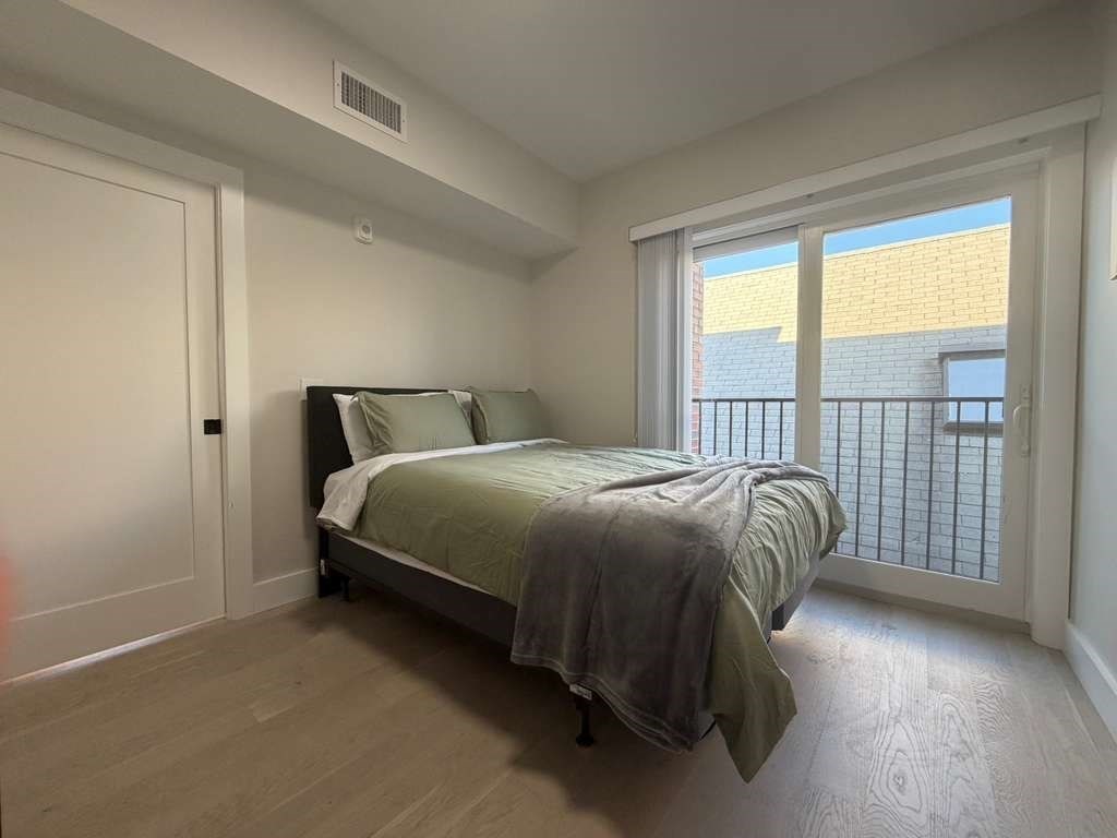 425 Border St. # 405 Property Photo 5