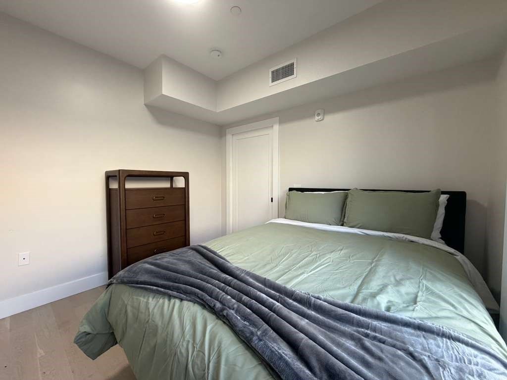 425 Border St. # 405 Property Photo 6