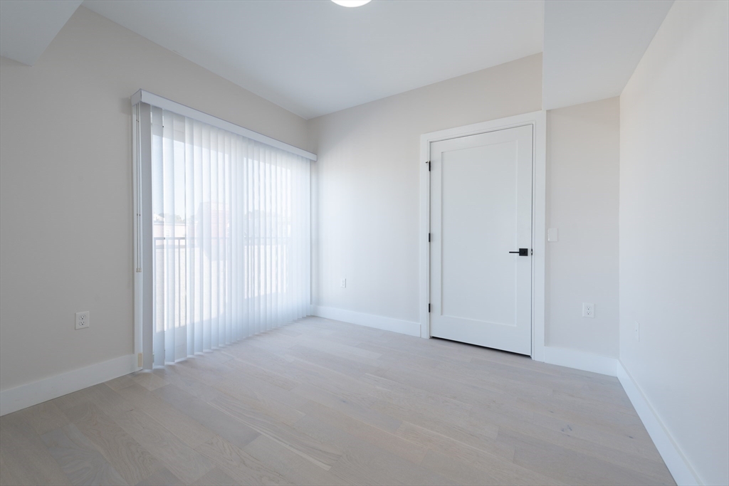 425 Border St. # 405 Property Photo 7