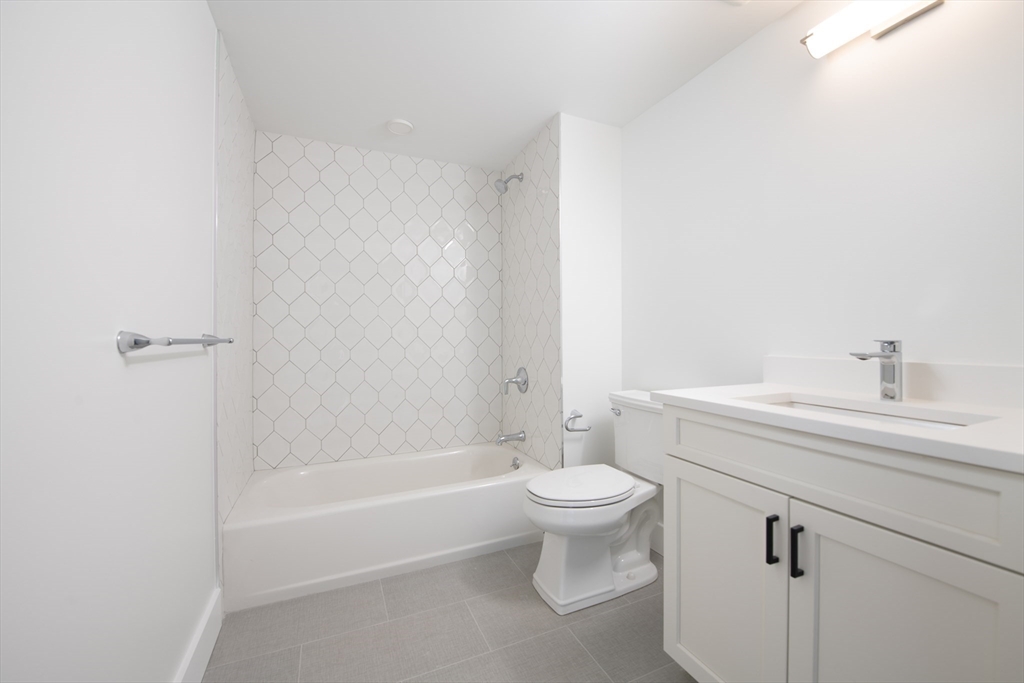 425 Border St. # 405 Property Photo 10